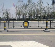 武漢道路護(hù)欄的反光材料有什么作用？